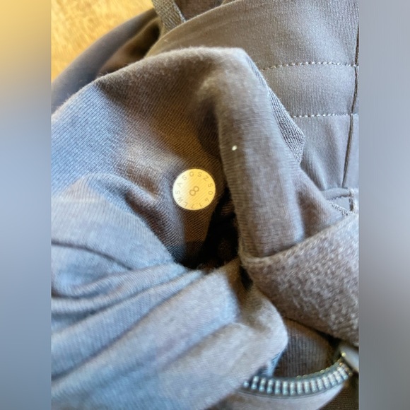 Lululemon joggers size 8 gray - Picture 3 of 5